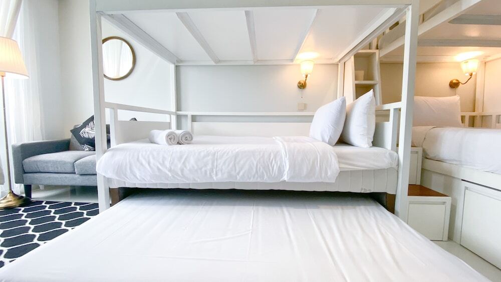 Джакарта: Modern Classic Studio At West Vista Apartment