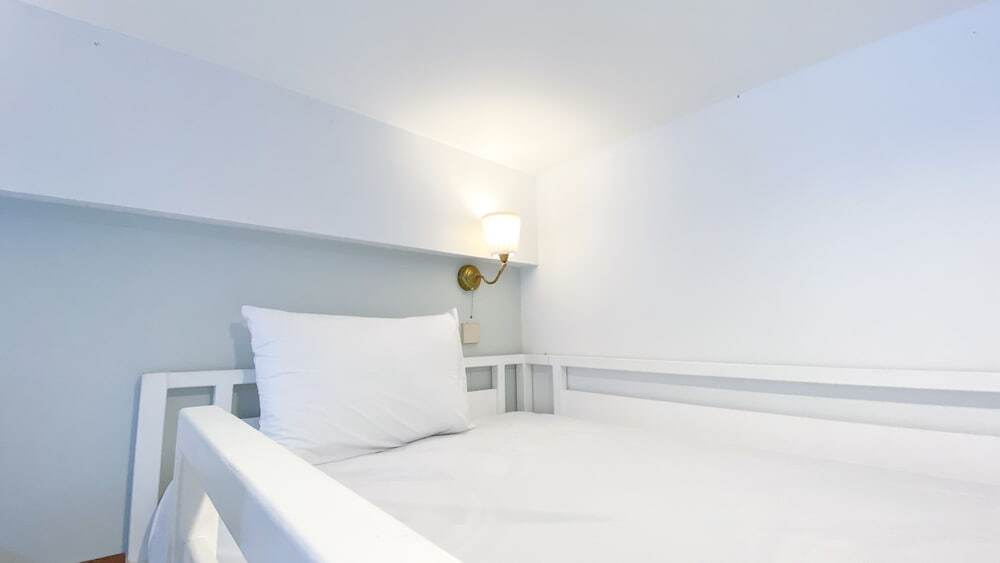 Джакарта: Modern Classic Studio At West Vista Apartment