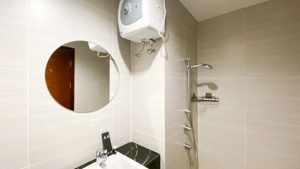 Джакарта: Cozy Living And Warm Studio Apartment At West Vista