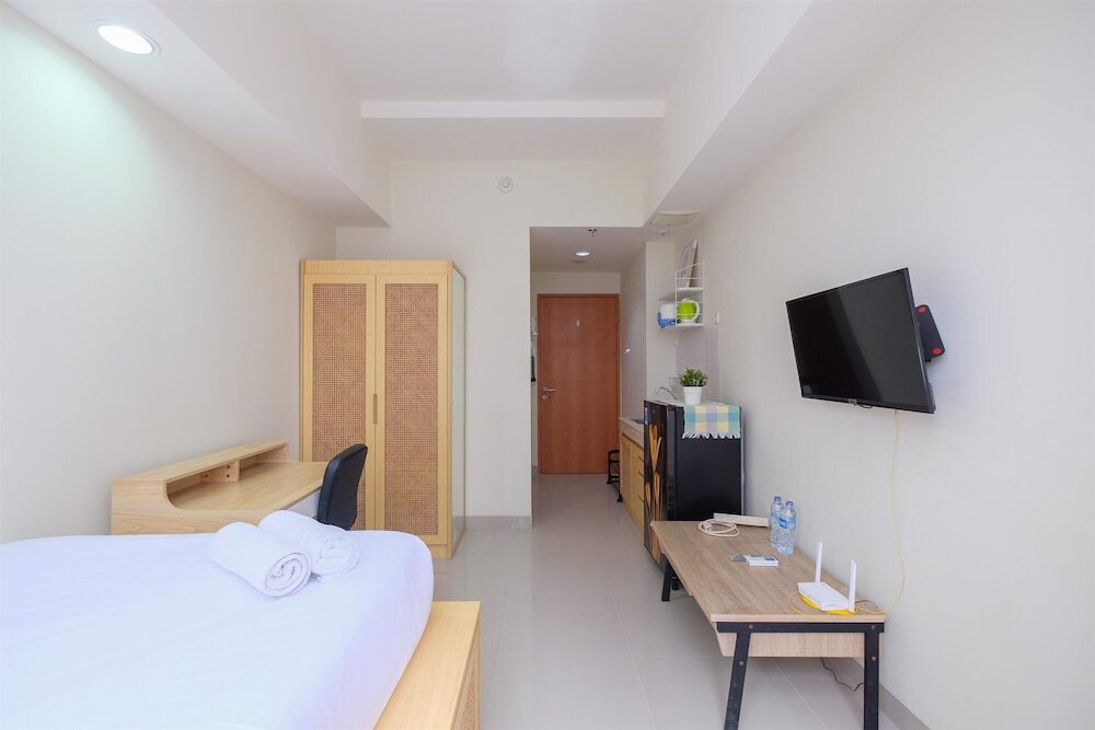 Депок: Comfy Studio At 2Nd Floor Evenciio Margonda Apartment