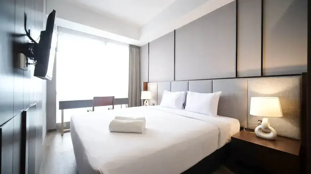 Сурабая: Tidy And Spacious 2Br At Grand Sungkono Lagoon Apartment