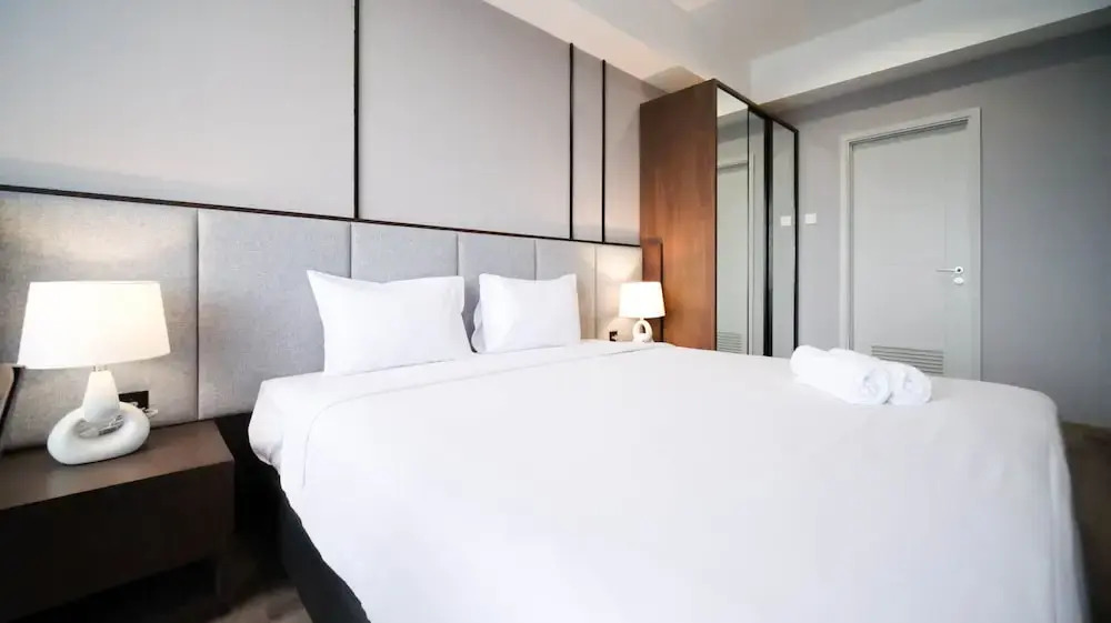 Сурабая: Tidy And Spacious 2Br At Grand Sungkono Lagoon Apartment