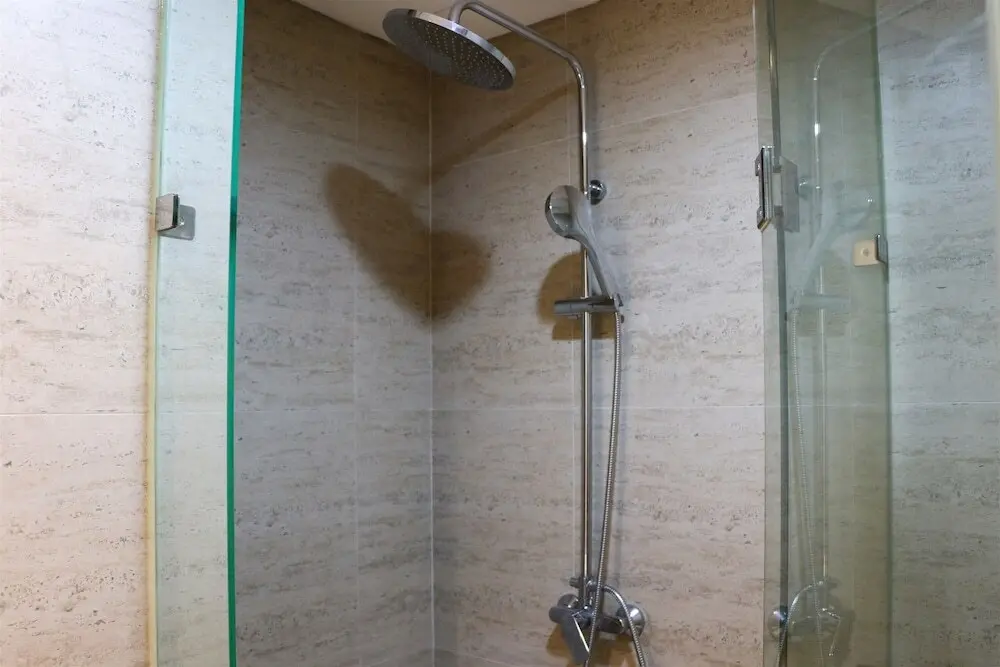 Джакарта: Elegant And Warm 1Br At Gold Coast Apartment