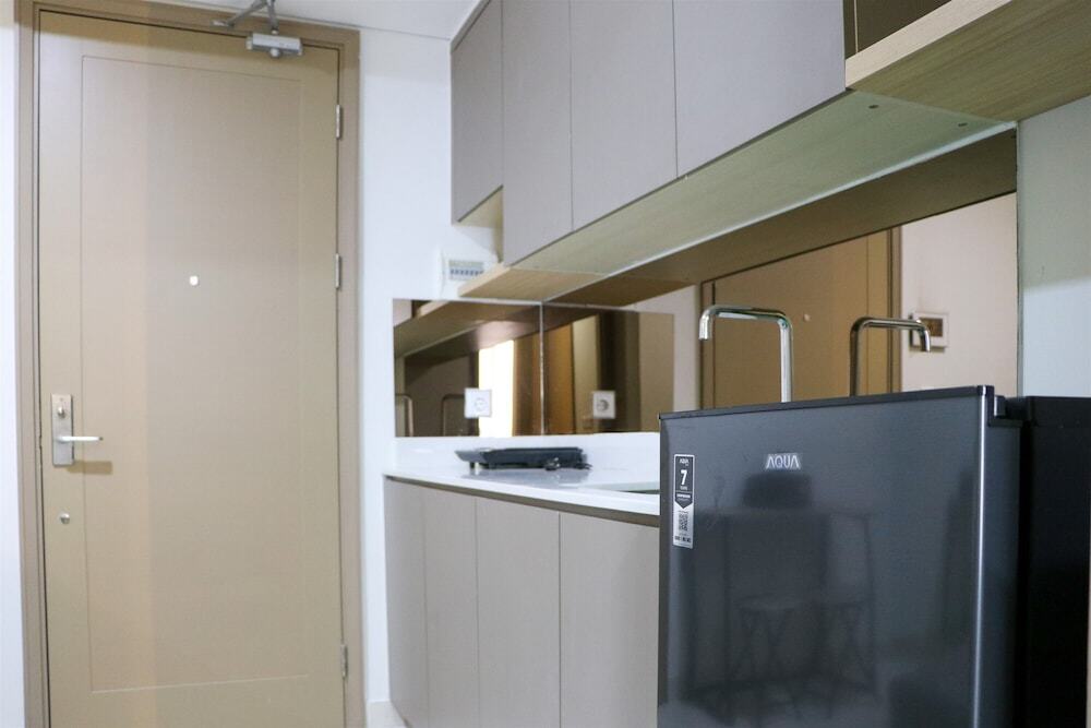 Джакарта: Elegant And Warm 1Br At Gold Coast Apartment