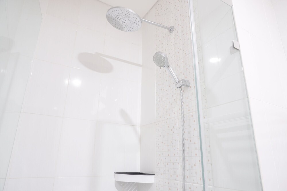 Джакарта: Homey And Spacious 2Br At Samara Suites Apartment