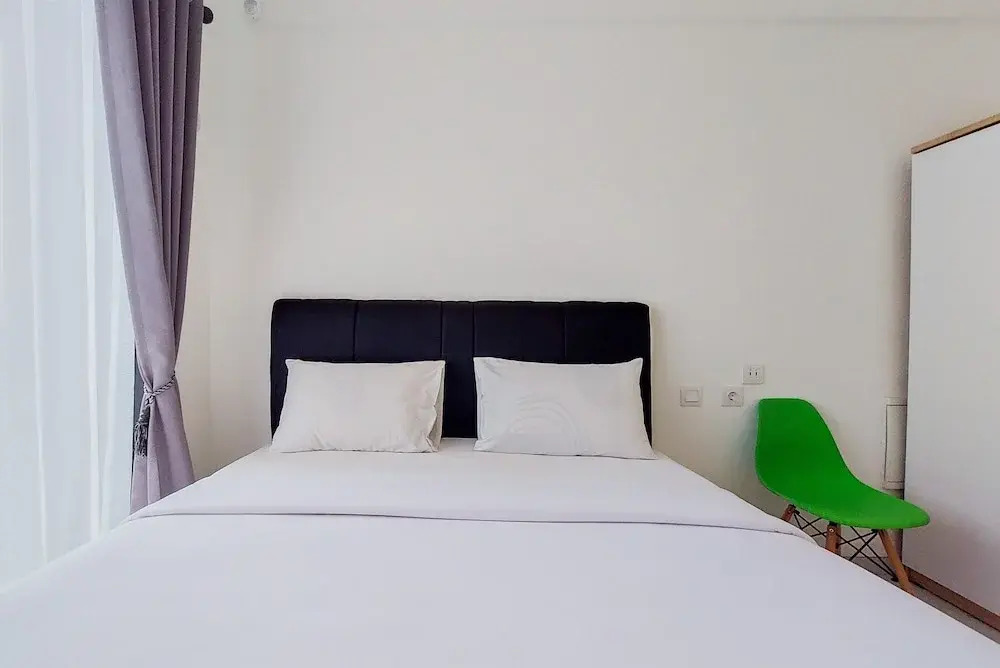 Legok: Strategic And Elegant Studio Apartment At Sky House Bsd