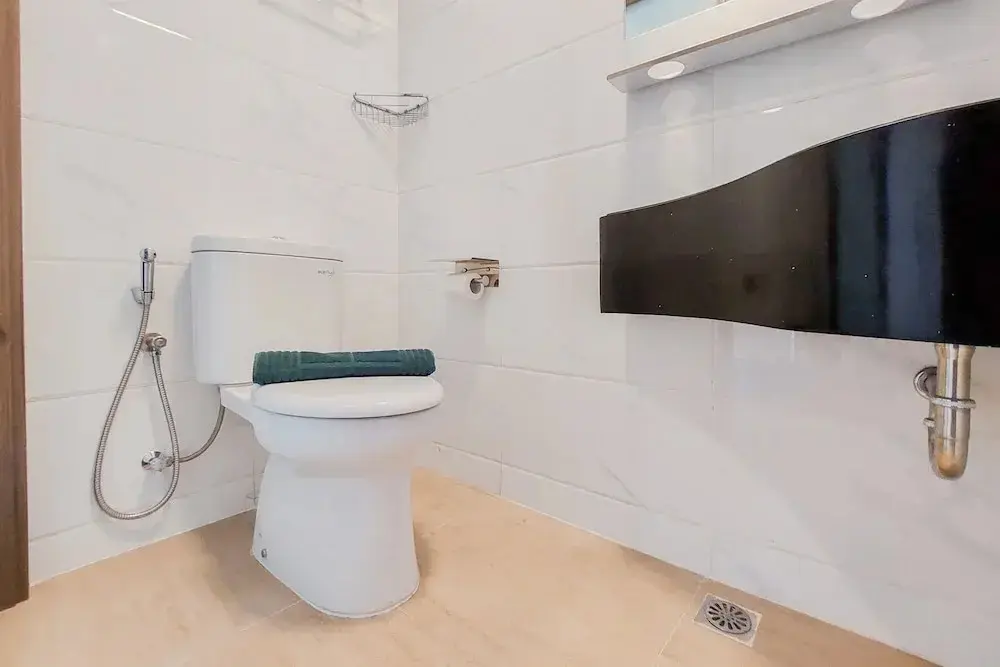Legok: Strategic And Elegant Studio Apartment At Sky House Bsd