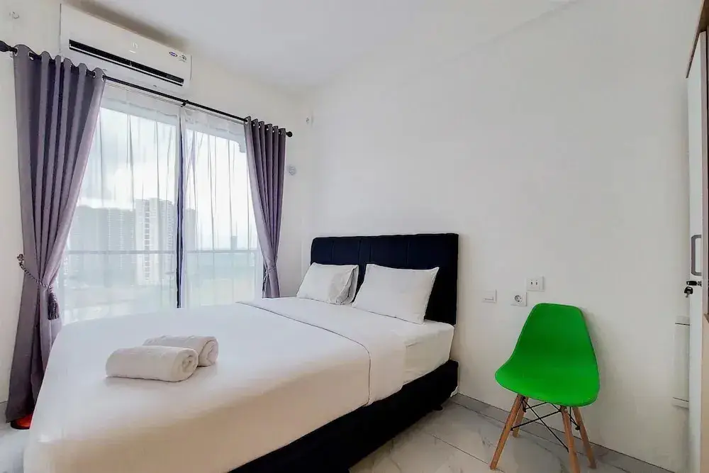 Legok: Strategic And Elegant Studio Apartment At Sky House Bsd
