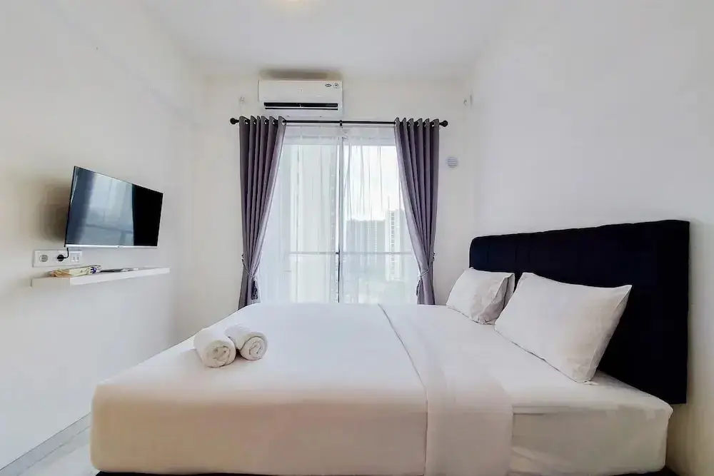 Legok: Strategic And Elegant Studio Apartment At Sky House Bsd