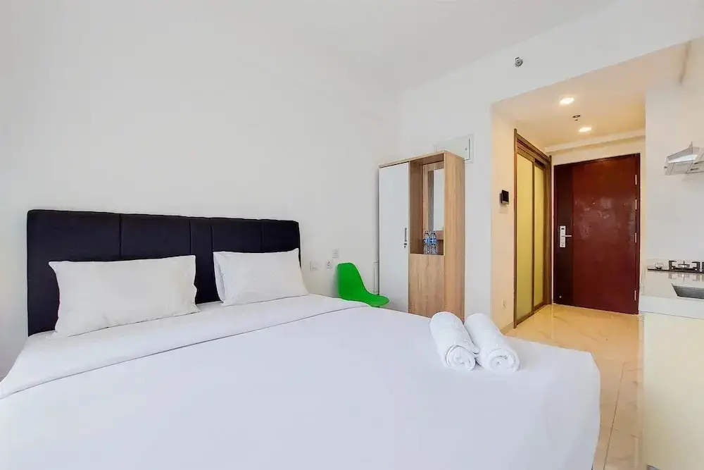 Legok: Strategic And Elegant Studio Apartment At Sky House Bsd