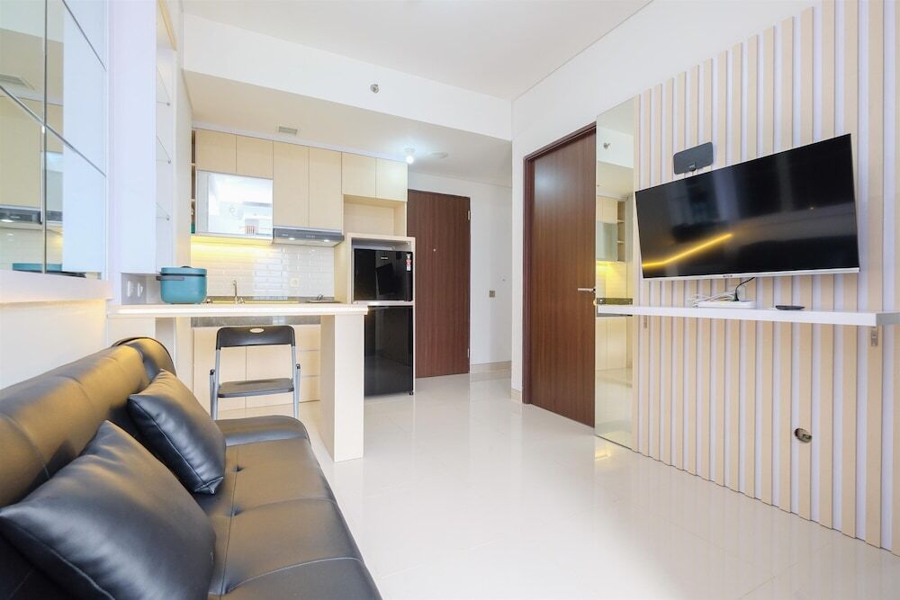 Депок: Best Deal And Comfy 2Br Transpark Cibubur Apartment