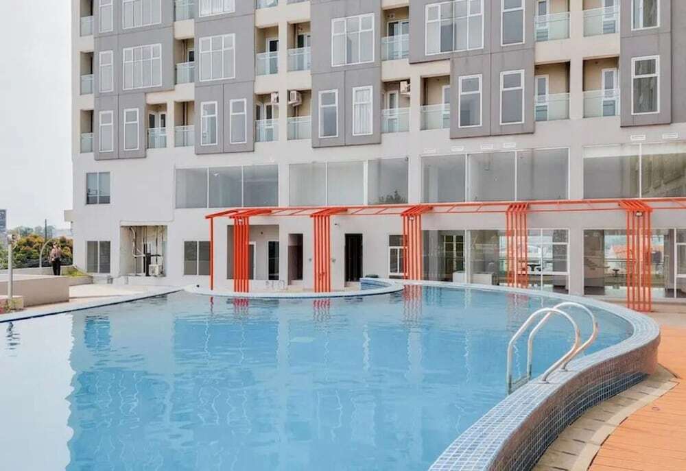 Южный Тангеранг: Amazana Serpong Residences by KakaRama