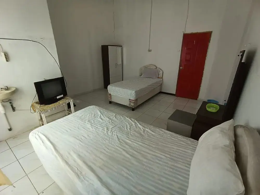 Банджармасин: SPOT ON 92458 Azeela Kost Syariah