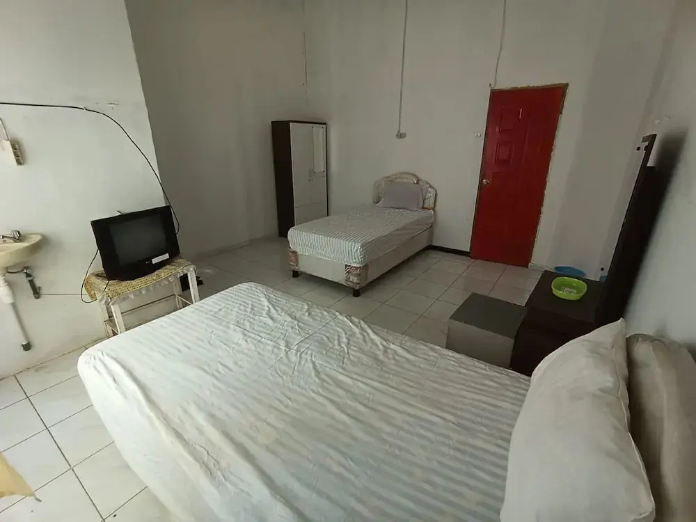 Банджармасин: SPOT ON 92458 Azeela Kost Syariah
