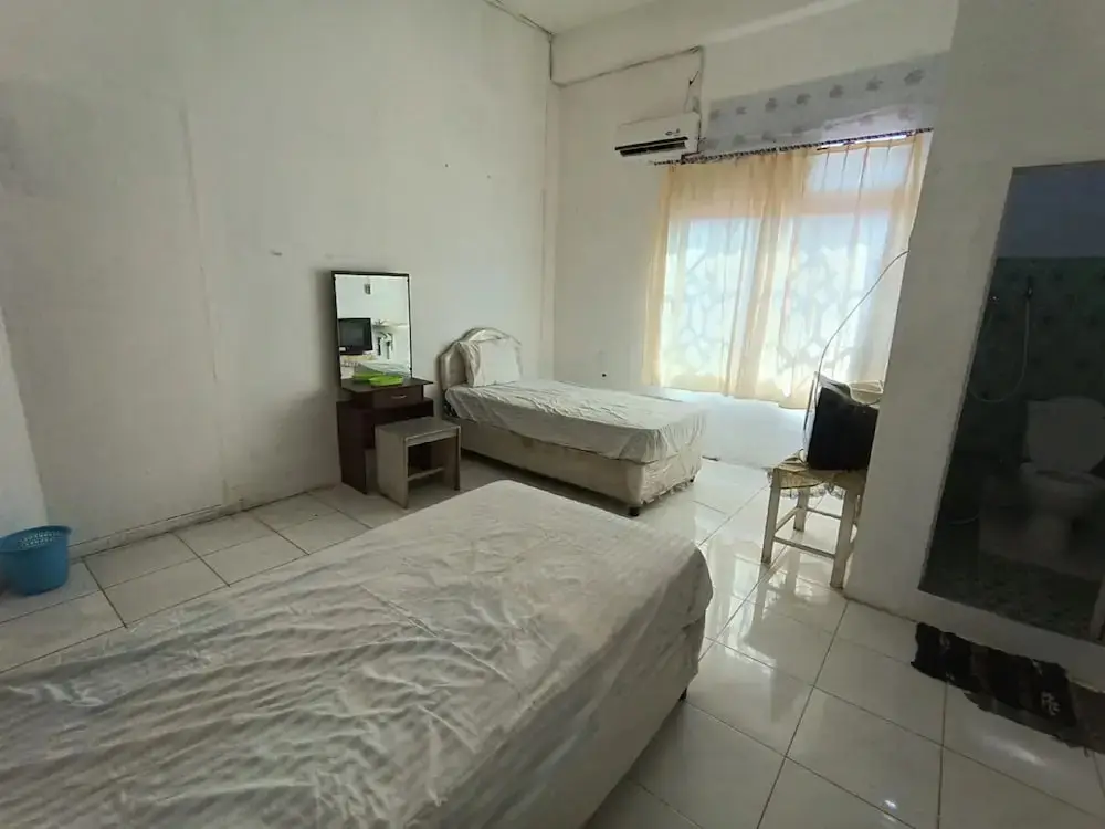 Банджармасин: SPOT ON 92458 Azeela Kost Syariah