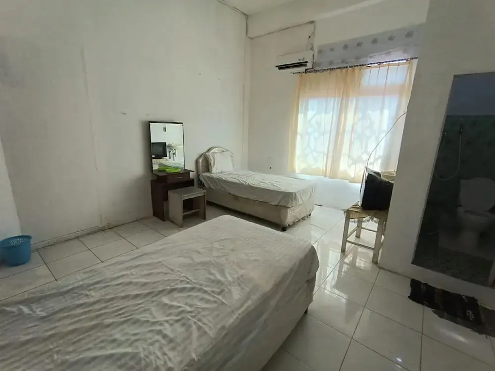 Банджармасин: SPOT ON 92458 Azeela Kost Syariah