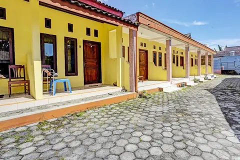 SPOT ON 92372 Rinda Homestay Syariah & Resto — фото 1