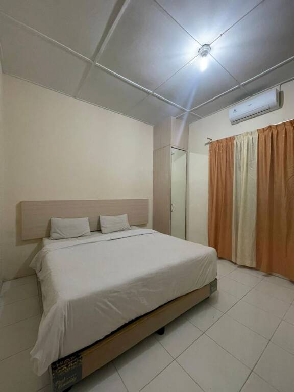 Петумбак: OYO 92463 Deli Hotel Medan