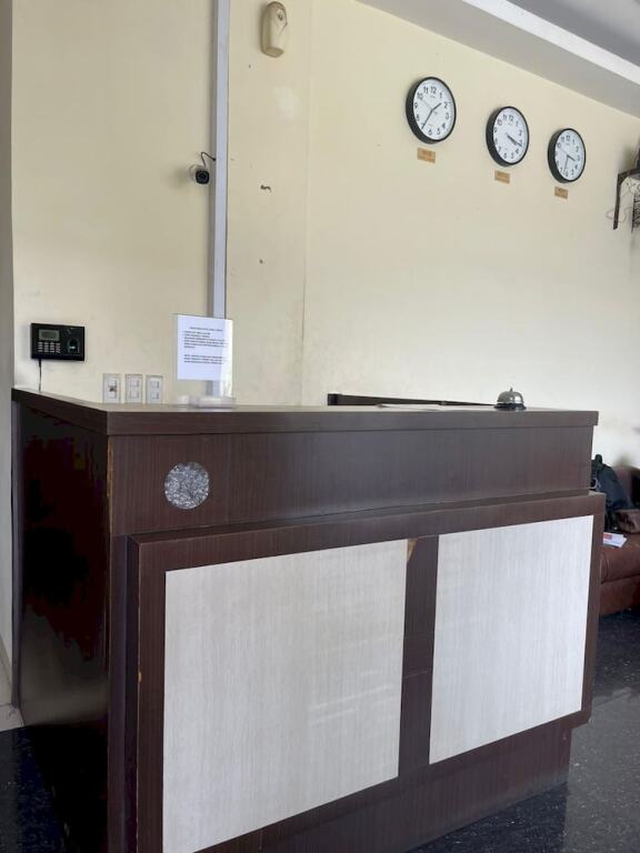 Петумбак: OYO 92463 Deli Hotel Medan