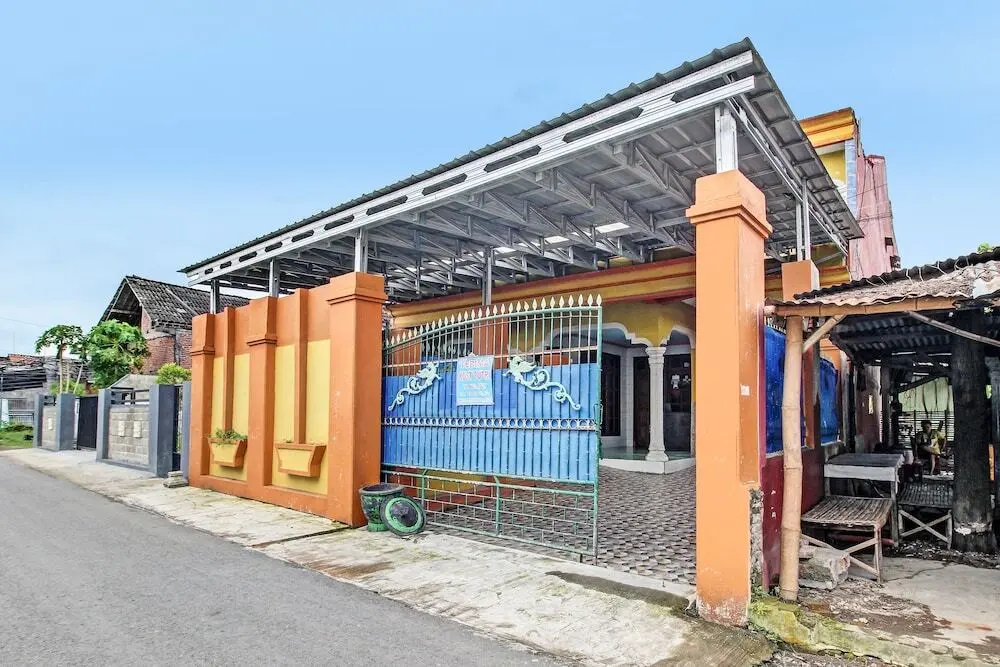 Кедири: OYO 92123 Chikam House Syariah