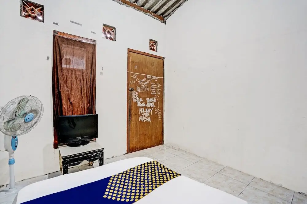 Сурабая: OYO 92078 Tarlo Guest House 4