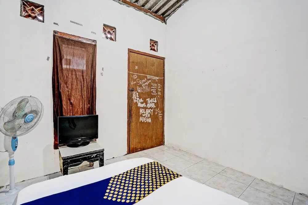 Сурабая: OYO 92078 Tarlo Guest House 4