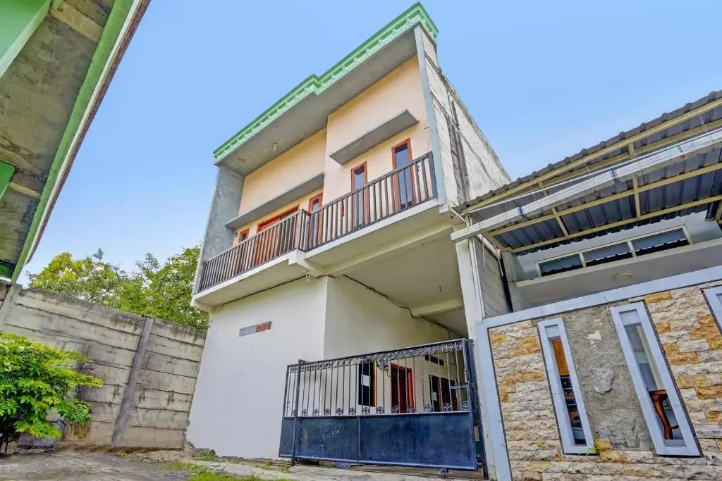 Сурабая: OYO LIFE 92077 Tarlo Guest House 3