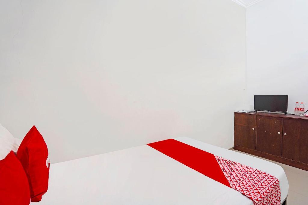 Сурабая: OYO Life 91670 Mannsur Homestay Syariah
