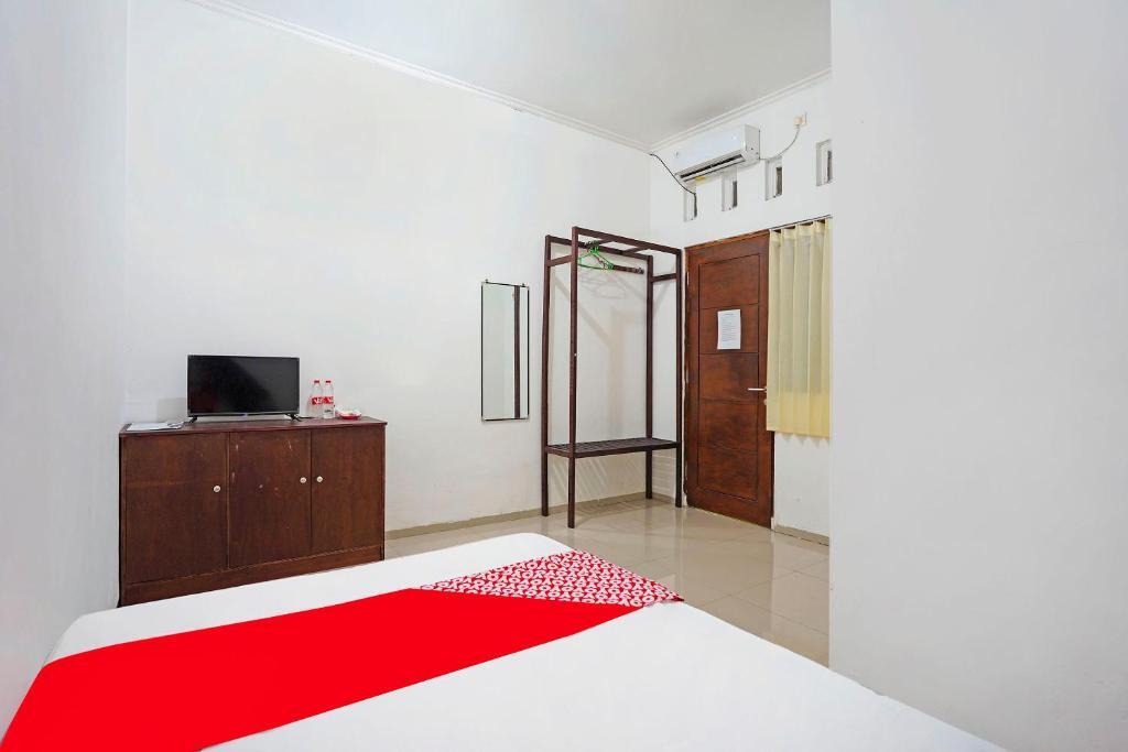 Сурабая: OYO Life 91670 Mannsur Homestay Syariah