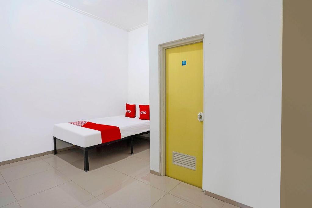Сурабая: OYO Life 91670 Mannsur Homestay Syariah