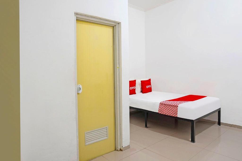Сурабая: OYO Life 91670 Mannsur Homestay Syariah