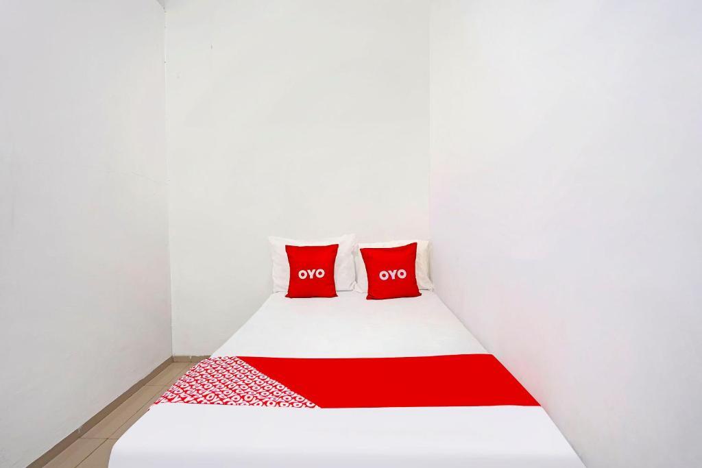 Сурабая: OYO Life 91670 Mannsur Homestay Syariah