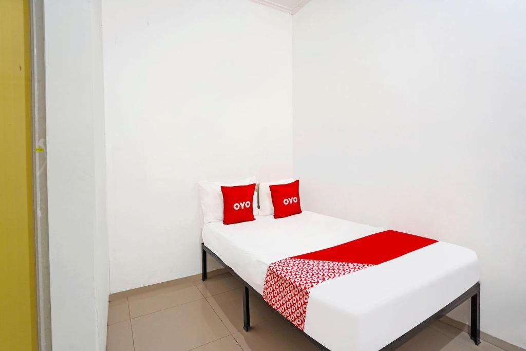 Сурабая: OYO Life 91670 Mannsur Homestay Syariah