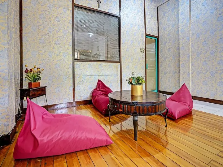 Сурабая: OYO 91846 Ms Rini Homestay Syariah