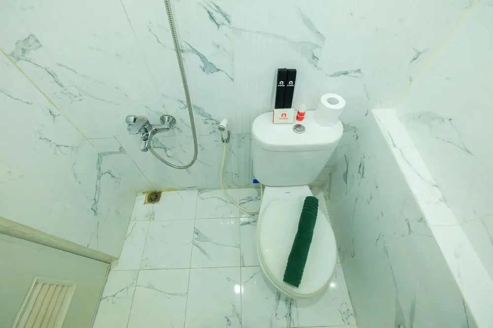 Джакарта: Spacious Studio Room at Green Pramuka Apartment
