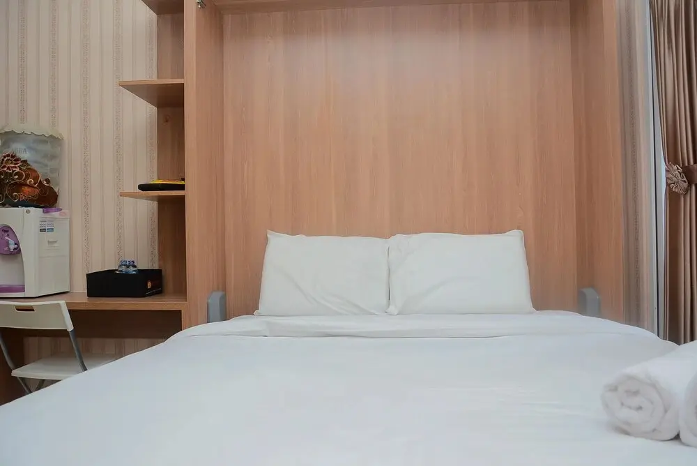Джакарта: Functional Studio Green Pramuka Apartment near Shopping Center