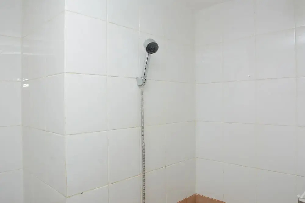 Джакарта: Functional Studio Green Pramuka Apartment near Shopping Center