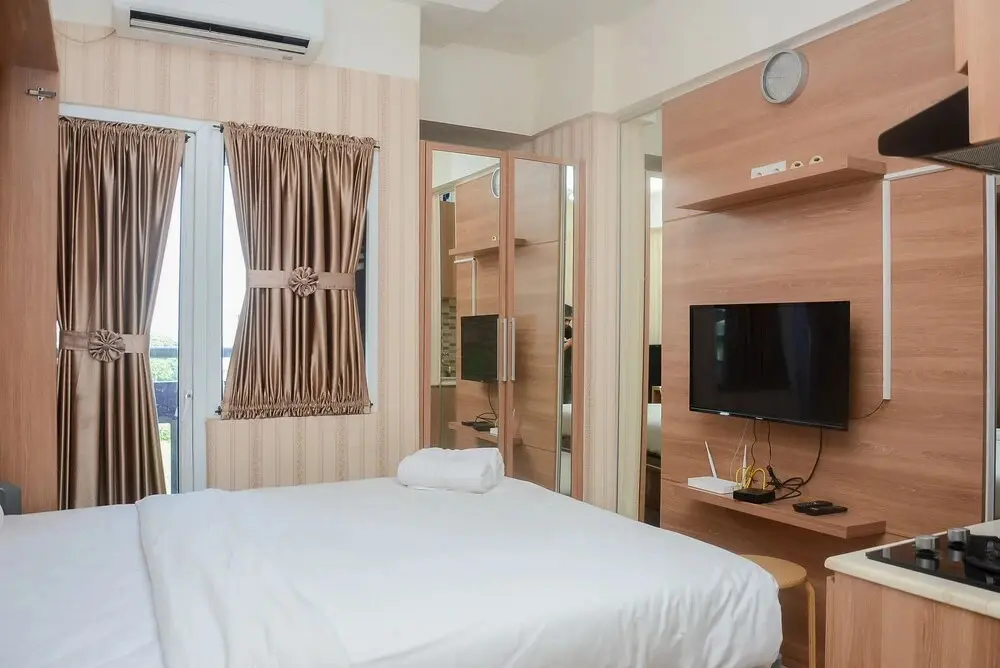 Джакарта: Functional Studio Green Pramuka Apartment near Shopping Center