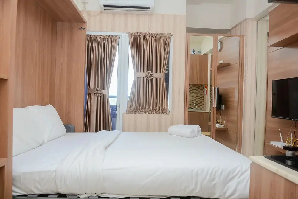 Джакарта: Functional Studio Green Pramuka Apartment near Shopping Center