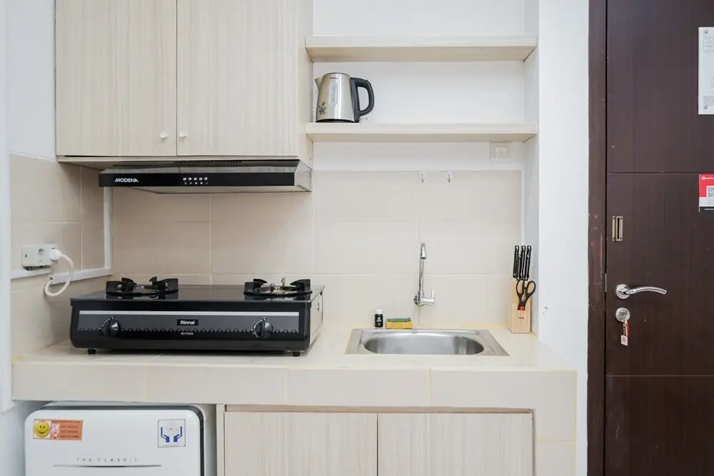 Legok: Comfy Minimalist 1Br Saveria Apartment