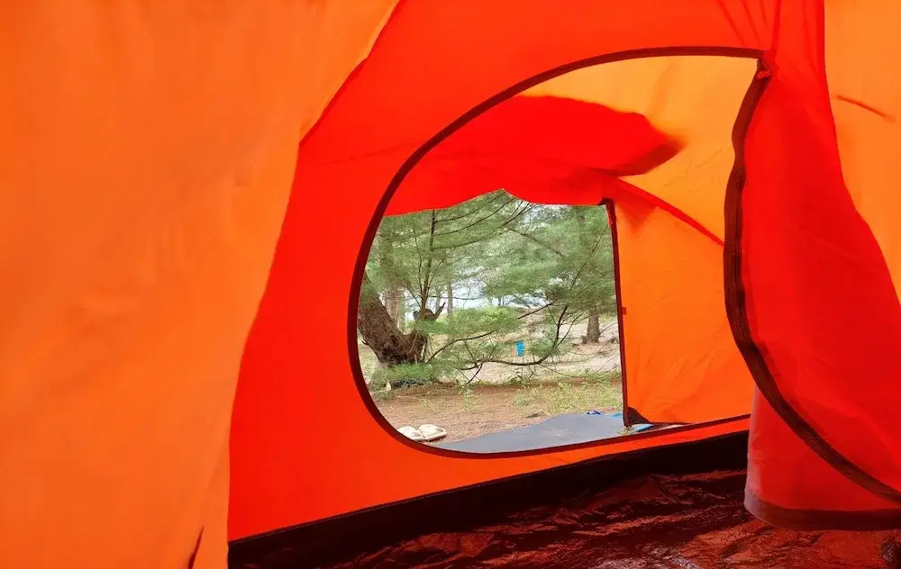Батуретно: Pantai Ayunan Camp Goa Cemara