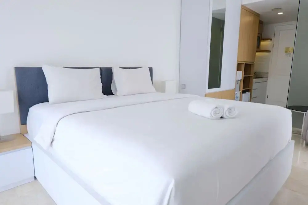 Бандунг: Best Deal Studio Room With Private Jaccuzi At Art Deco Apartment