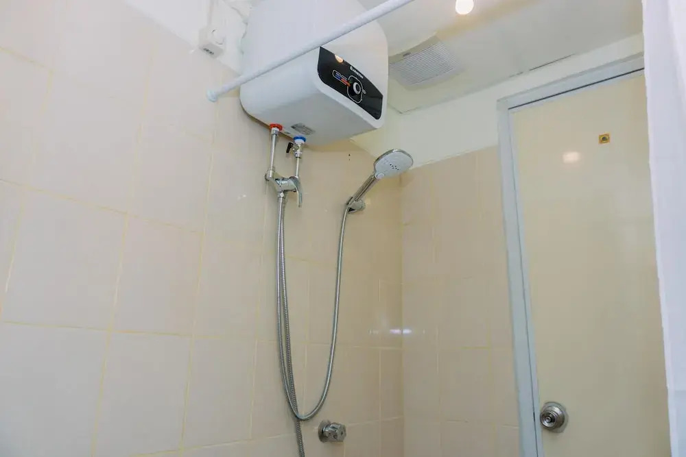 Южный Тангеранг: Modern And Tidy 1Br Serpong Greenview Apartment