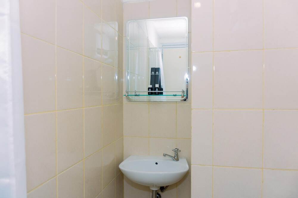 Южный Тангеранг: Modern And Tidy 1Br Serpong Greenview Apartment