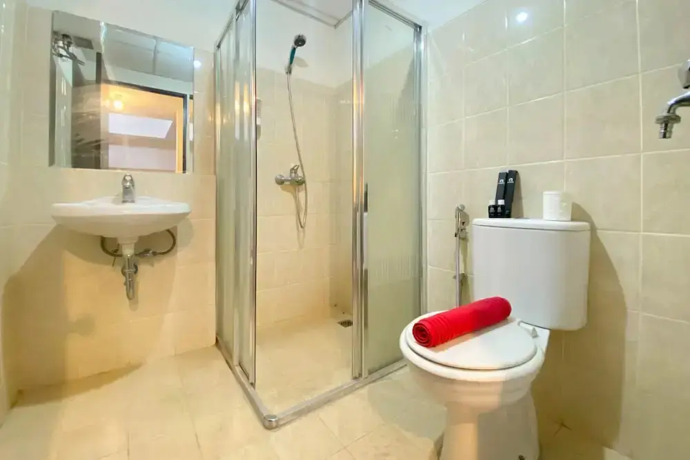Джакарта: Comfy And Minimalist 1Br At The Wave Kuningan Apartment