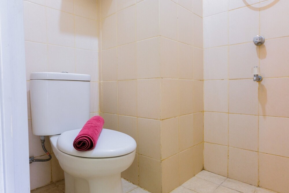 Южный Тангеранг: Cozy Studio Serpong Greenview Apartment