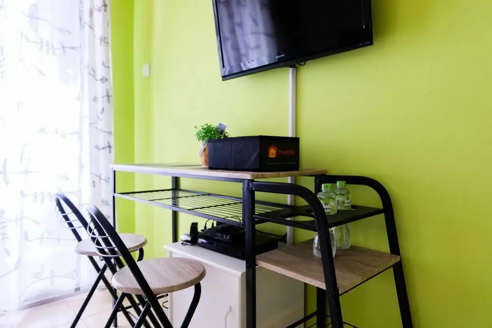 Южный Тангеранг: Cozy Studio Serpong Greenview Apartment