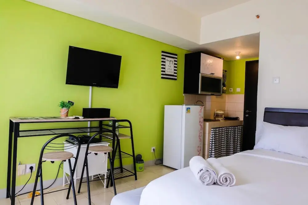 Южный Тангеранг: Cozy Studio Serpong Greenview Apartment