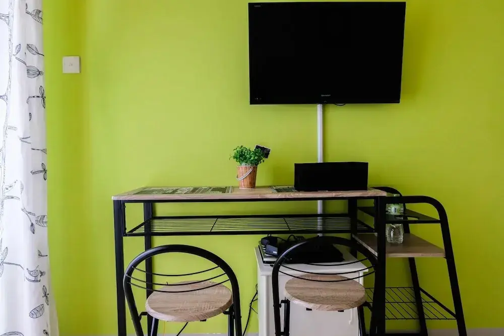 Южный Тангеранг: Cozy Studio Serpong Greenview Apartment