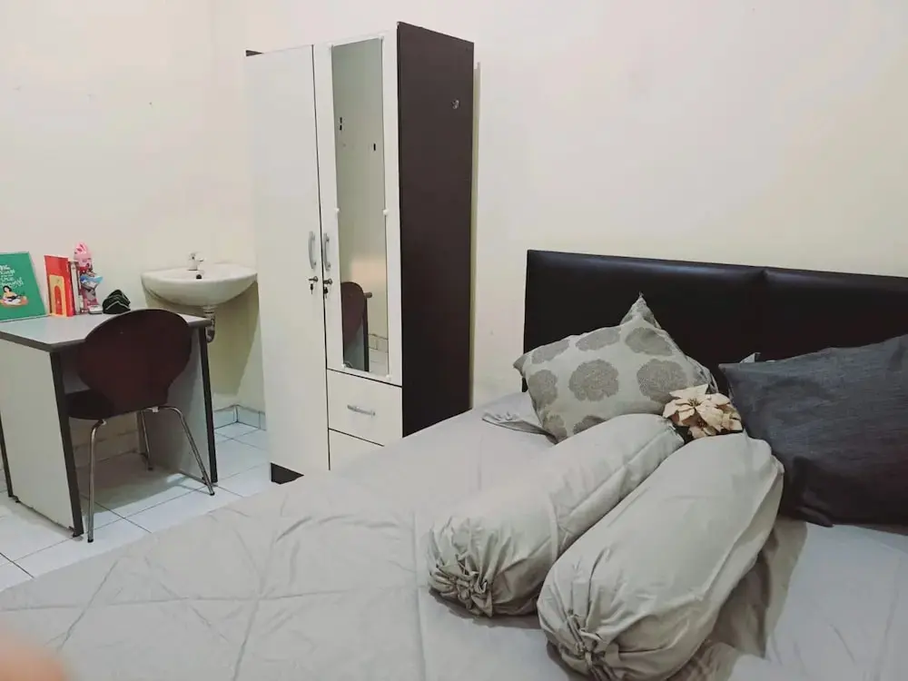 Джакарта: Kost Griya Asri by ecommerceloka